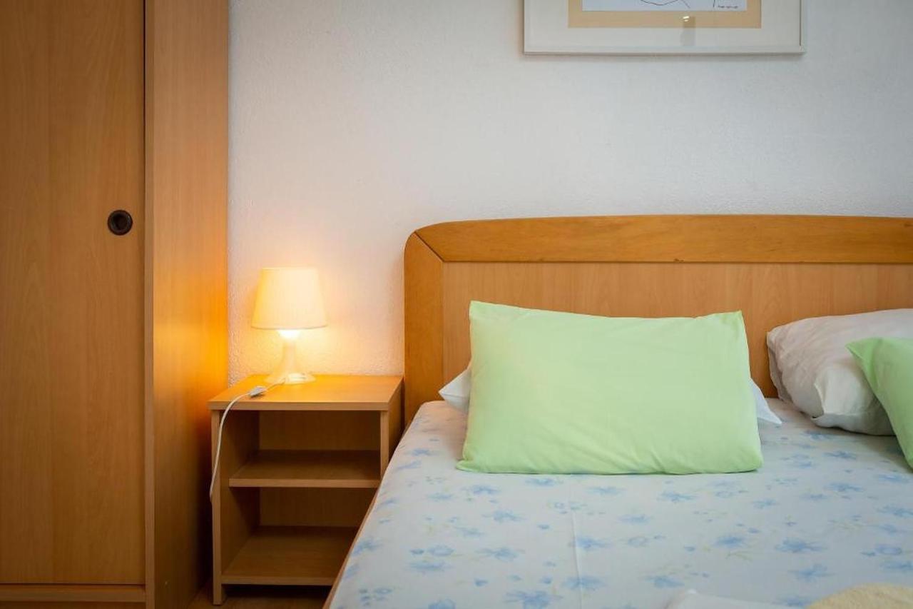 Apartments Roza Omis Exterior photo
