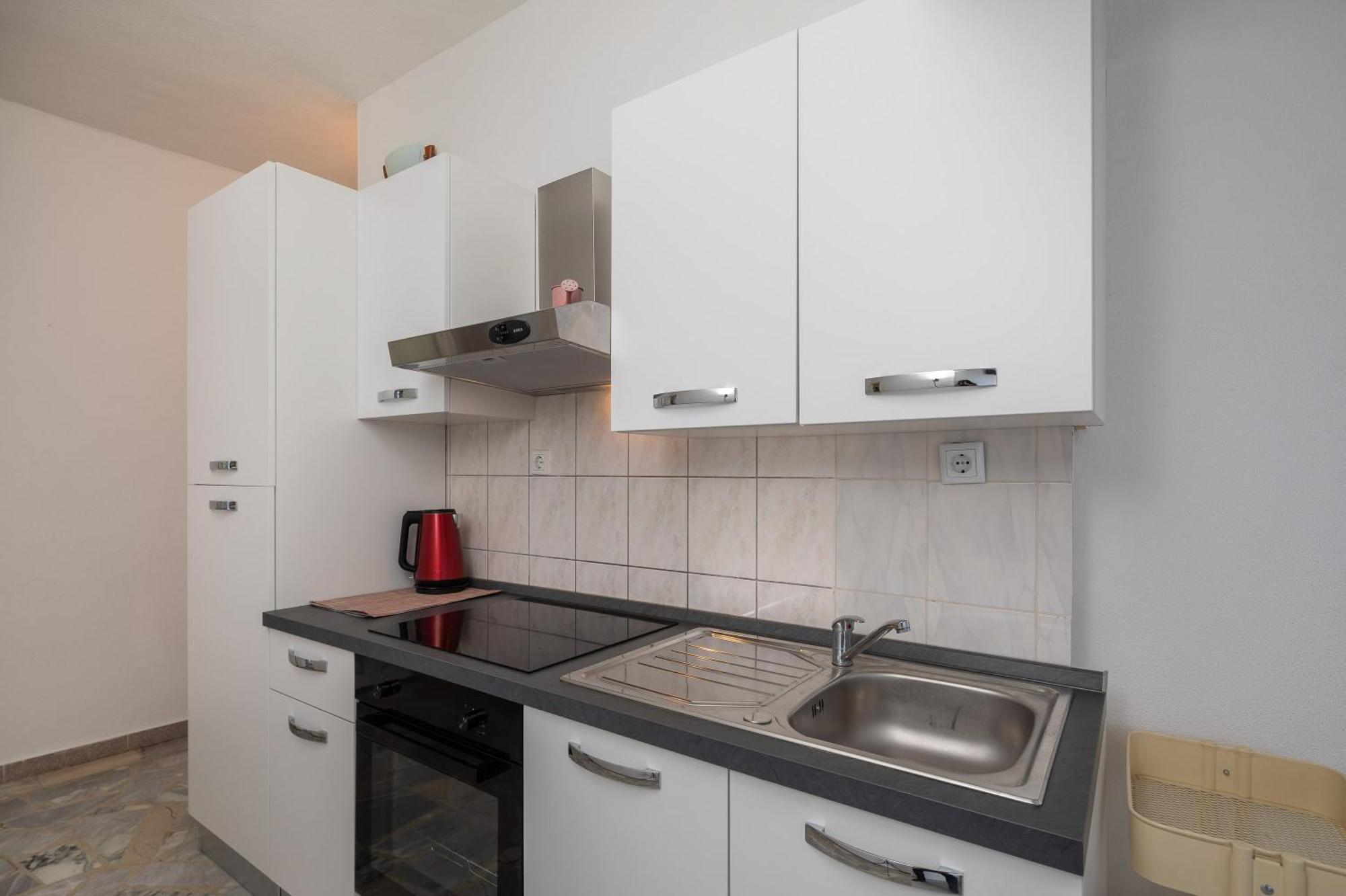 Apartments Roza Omis Exterior photo