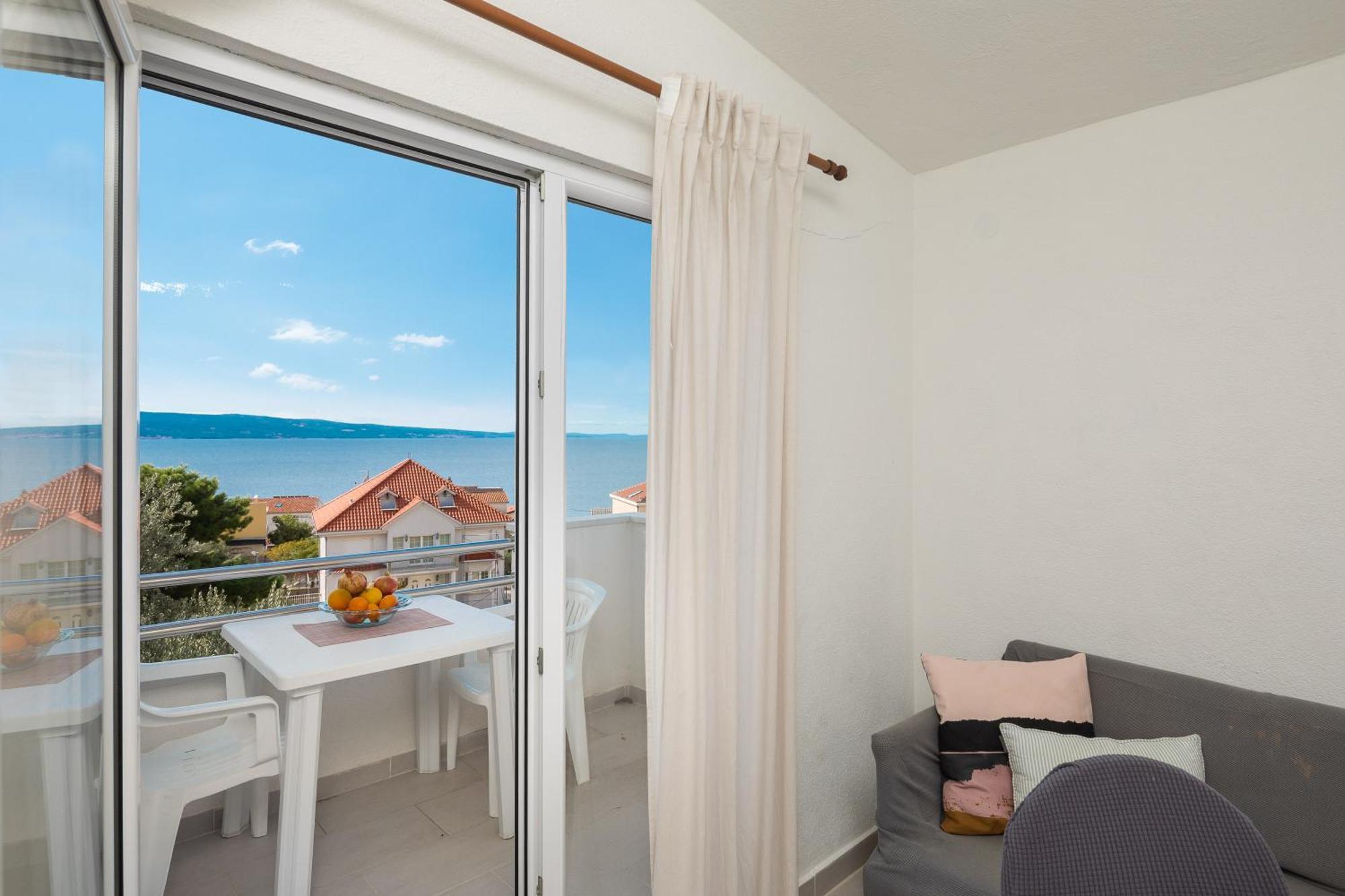 Apartments Roza Omis Exterior photo