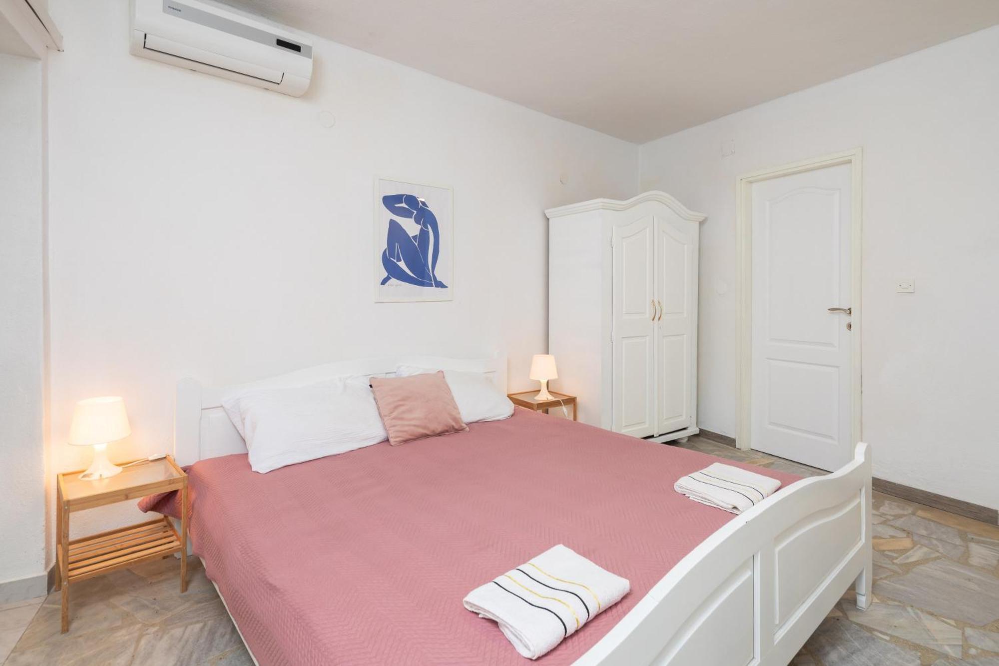 Apartments Roza Omis Exterior photo