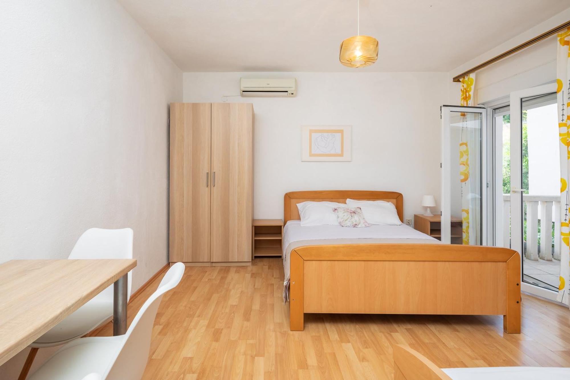 Apartments Roza Omis Exterior photo