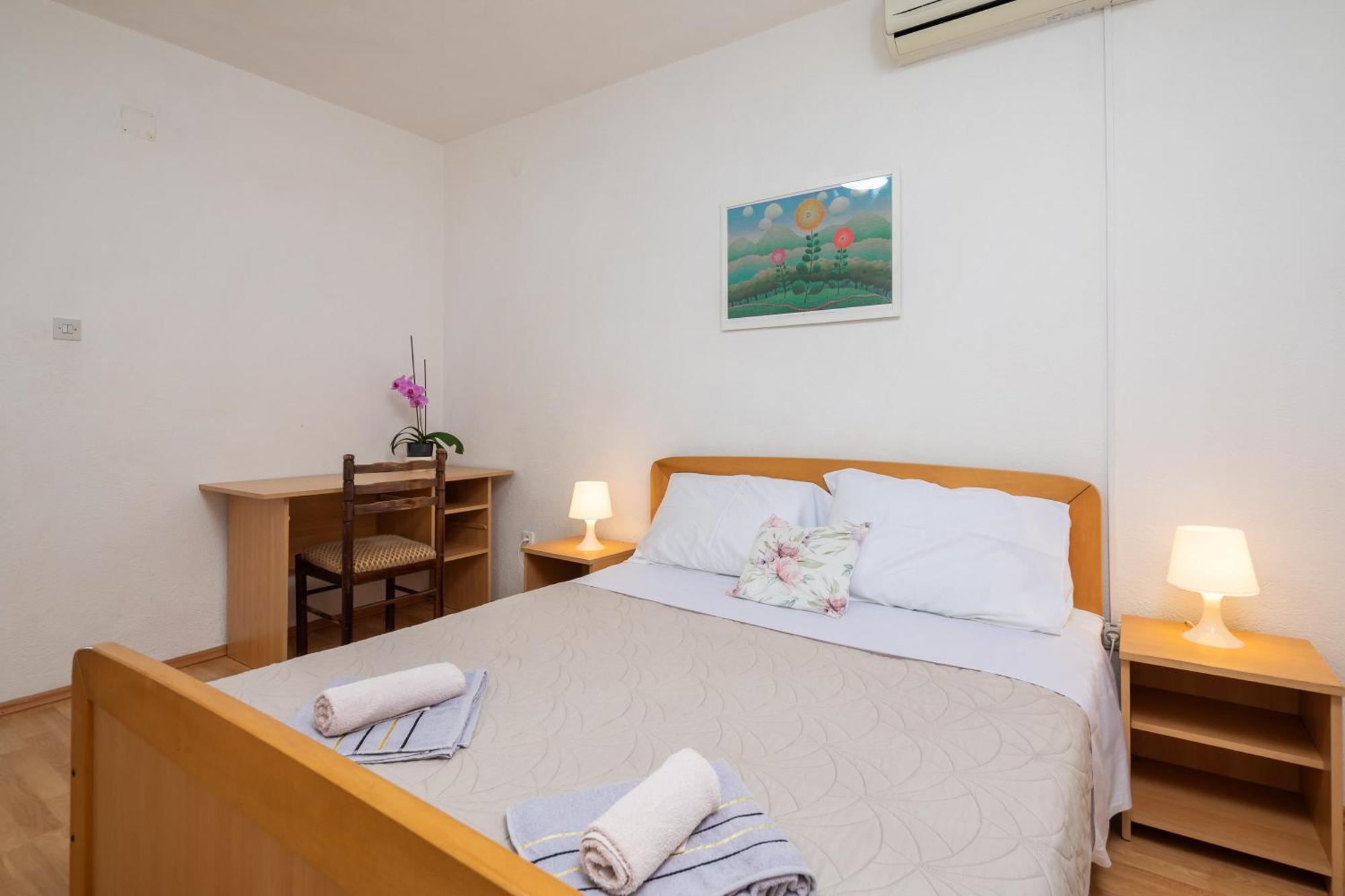 Apartments Roza Omis Exterior photo