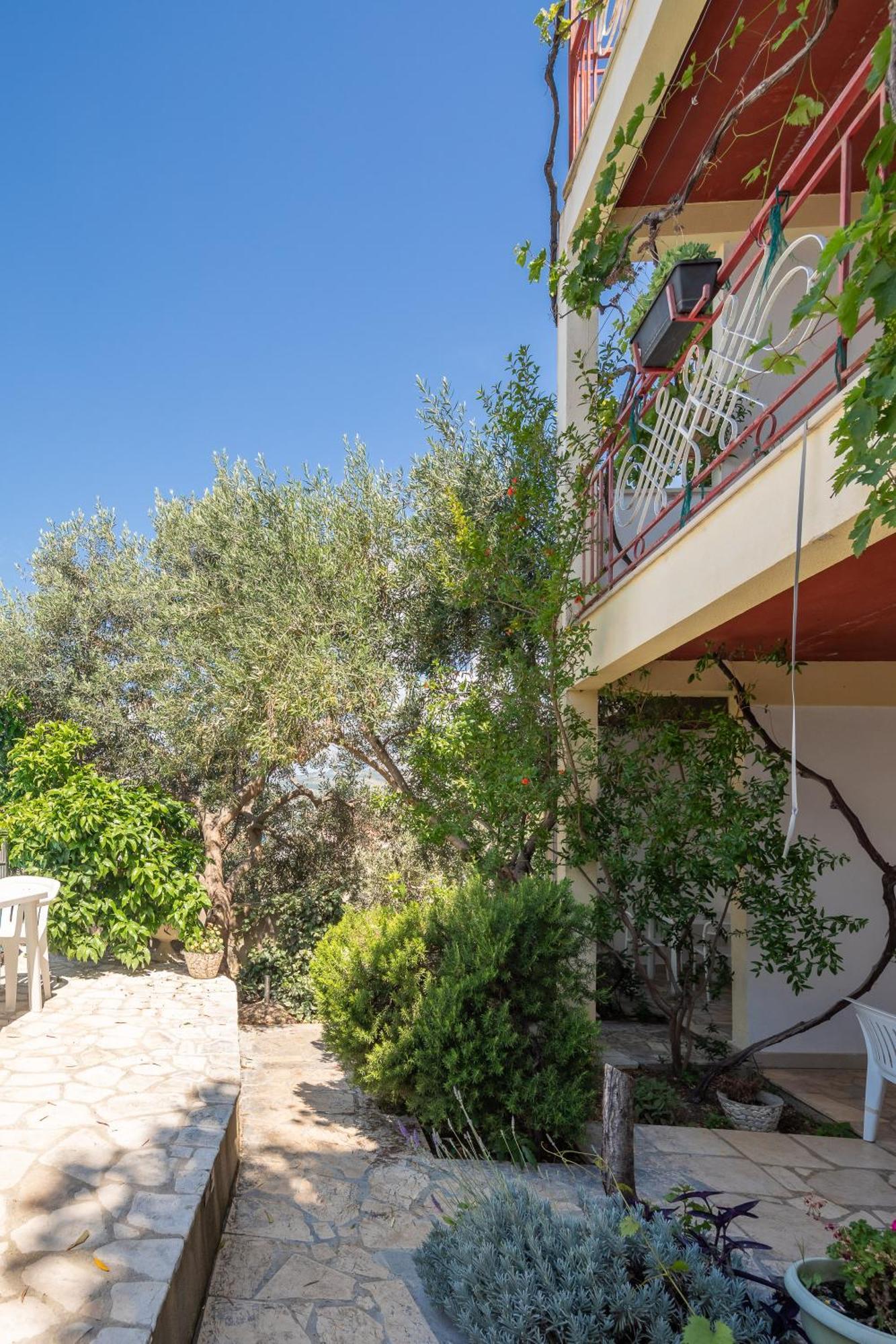 Apartments Roza Omis Exterior photo