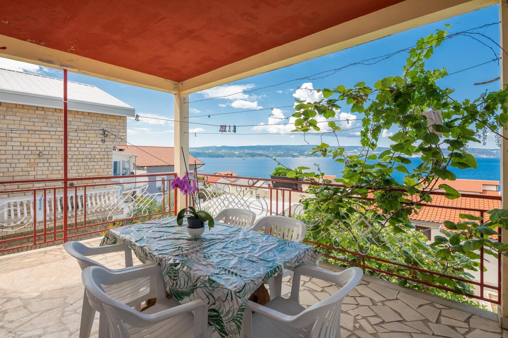 Apartments Roza Omis Exterior photo